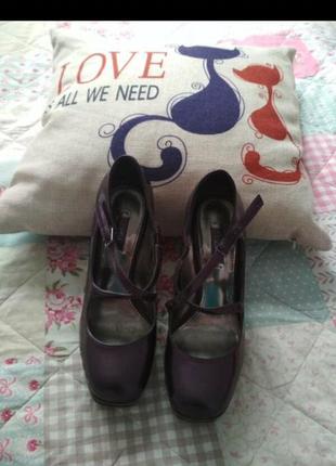 Туфли босоножки размер 37,38 фиолетовые лаковые