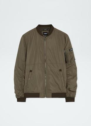 Куртки бомбери чоловічі pull&bear іспанія