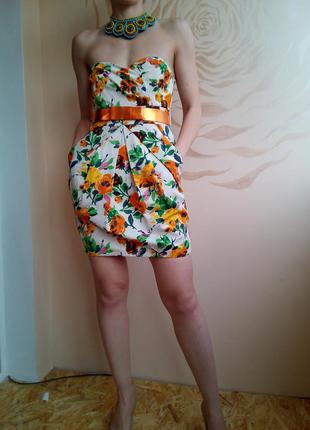 Класне літнє плаття з квітковим принтом. сукня міні.