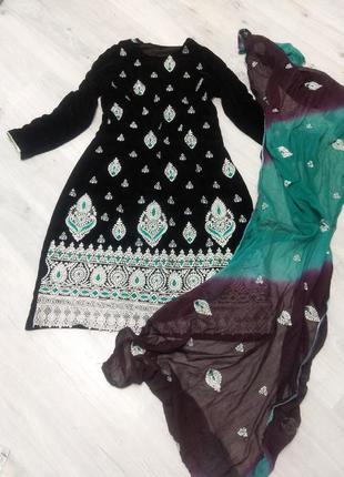 Красивое платье с шарфом в индийском стиле. платье сари.