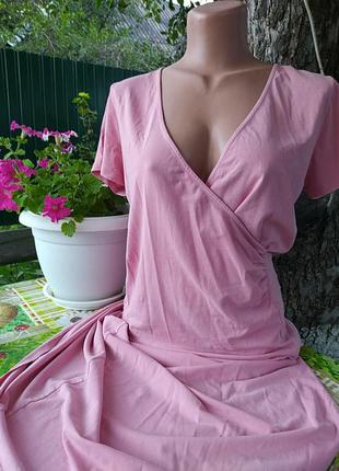 Розовое платье длинное с разрезом