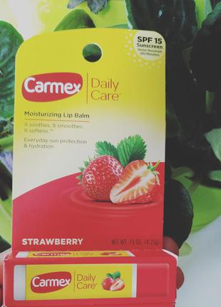Carmex strawberry бальзам для губ клубника стик кармекс
