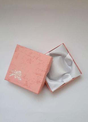Шкатулка подарочная коробка для украшений 8*8*2 см розовый