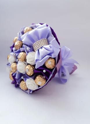 Букет из конфет Ferrero Rosher фиолетовый