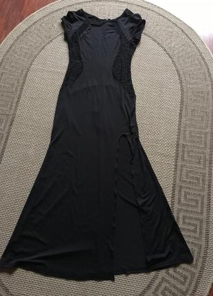 Чёрное длинное платье с разрезом