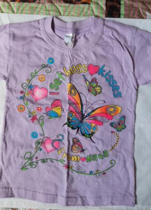 Яскрава футболка з метеликами umka