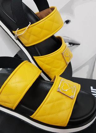 Босоножки love moschino