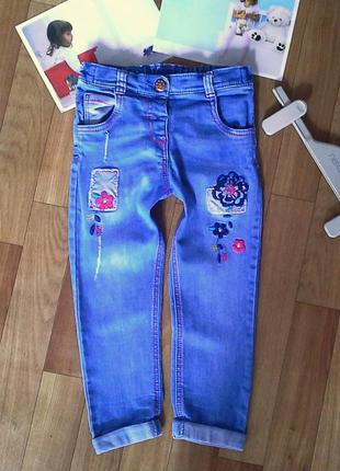 Стильные джинсы с вышивкой tu 3-4лет