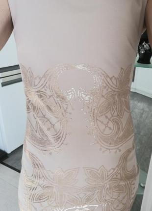 Бежево-золотистое бандажное платье