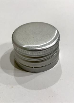 Крышка алюминиевая 28*18 серебро резьба