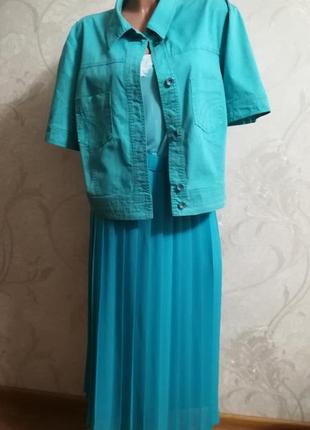 Костюм: юбка бирюзового цвета и блуза