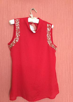 Красная блуза с пайетками