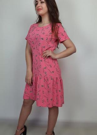 Лёгкое летнее платье в цветочный принт свободного кроя.