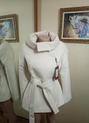 Шикарное новое пальто белое шерсть 70%