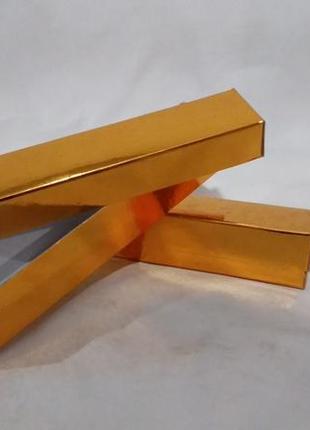 Коробка подарочная, картонная, золотого цвета размером 17/3/3 см.