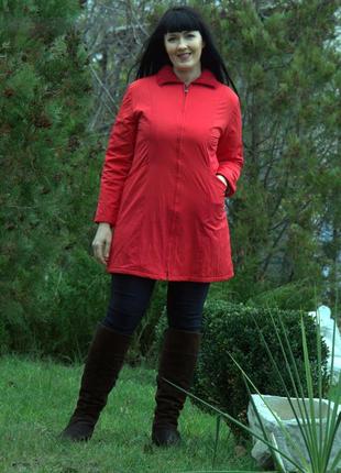 Яркий демисезонный красный плащ/пальто на флисовой подкладке