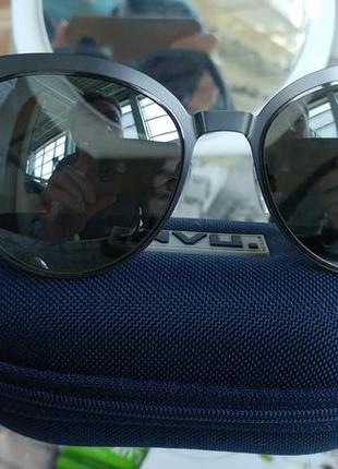 Фирменные швейцарские солнцезащитные очки.