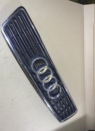 Решетка радиатора Audi A6 C5 2.5 AKE 2001 (б/у)