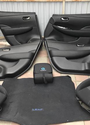 Салон карточка двери коврик пол Nissan Leaf 2018-2019 87105-5SA1C