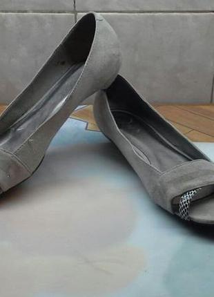 Серые повседневные замшевые туфли с открытым носком dojanboni