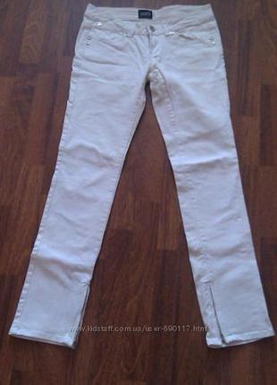 Белые джинсы oggi 44 размер. состояние новых!