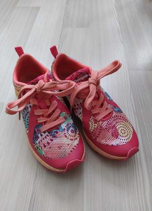 Фірмові дитячі кросівки — 36 розмір