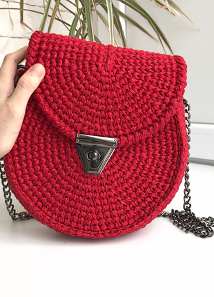 Вязаная красная сумка из трикотажной пряжи с люрексом
