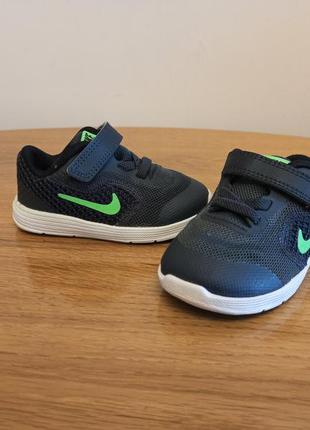 Кросівки nike revolution 3