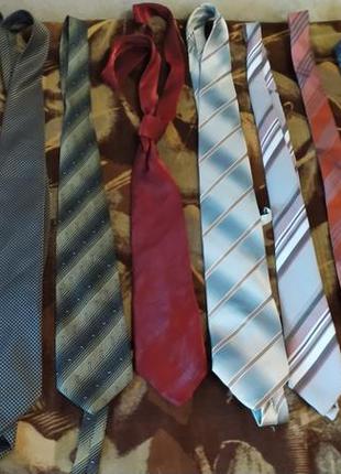 62 мужских галстука