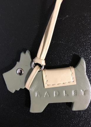 Кожаный брелок на сумку radley