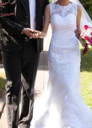 Свадебное платье рыбка со шлейфом, кружевом, расшитое бисером