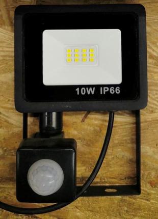 Светодиодный прожектор с датчиком движения LED Flood Light 10 Вт