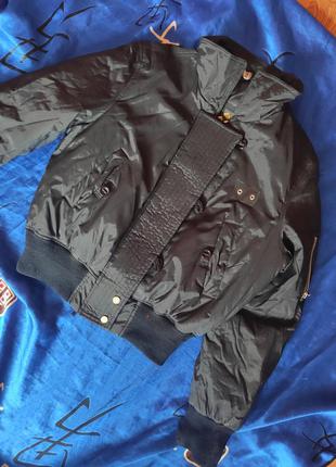 Чорна осіння куртка зимова 42 44 розмір