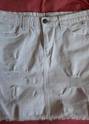Белая джинсовая мини юбка
