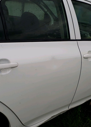 Стекло задней правой двери Toyota Corolla 150 (68113-12770)