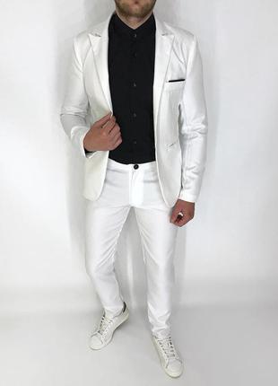Белый классический костюм мужской класика