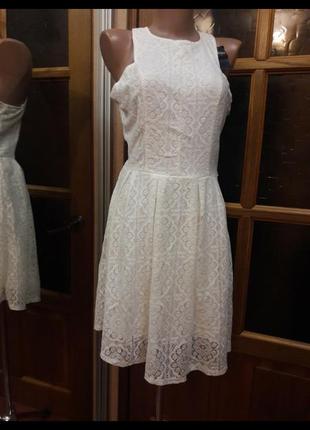 Белое кружевное платье с красивой спинкой дорогого бренда