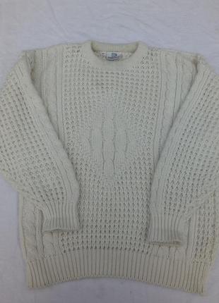 Оверсайз свитер со спущеным плечом и широким рукавом размер l
