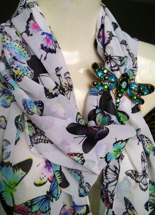 Светлый шарф с разноцветными бабочками палантин платок