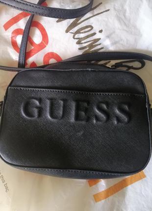 Актуальная сумочка guess