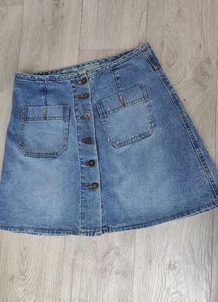 Женская джинсовая юбка на пуговицах