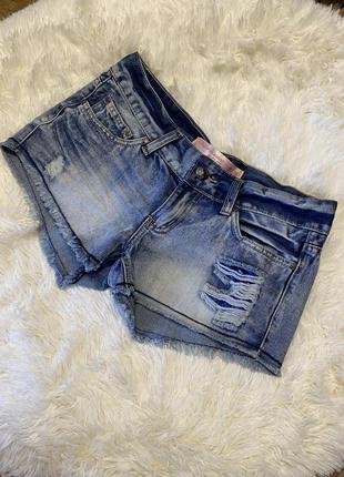 Крутые джинсовые мини шорты