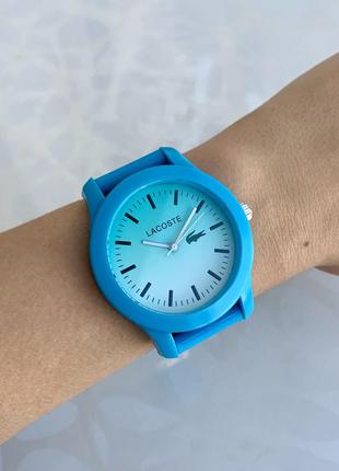 Женские наручные светло-синие часы каучуковые синего цвета