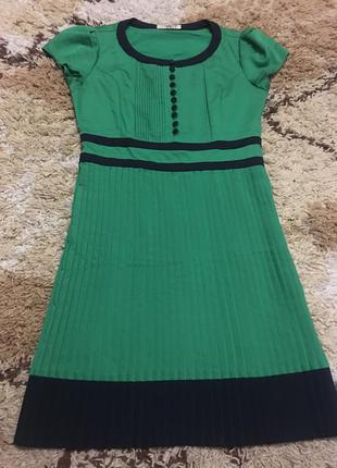 Очень красивое зеленое платье