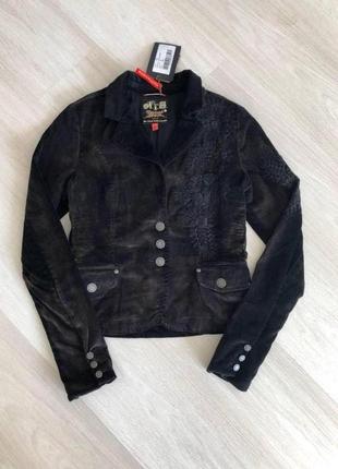 Пиджак чёрный с золотистым напылением и вышивкой, размер 38
