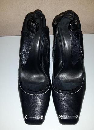 Стильные черные туфли босоножки с закрытым носком