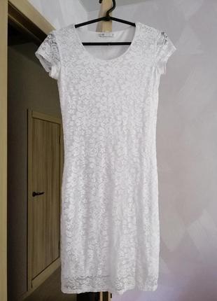 Сукня біле з мережива