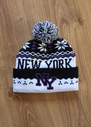 Стильная шапка теплая с помпоном new york