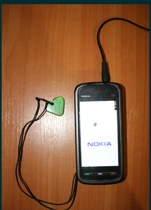 Nokia 5230 Symbian-смартфон с задней камерой Нокиа