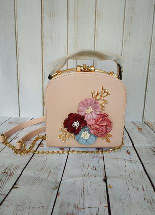 Квадратная мини-сумка, украшенная цветами